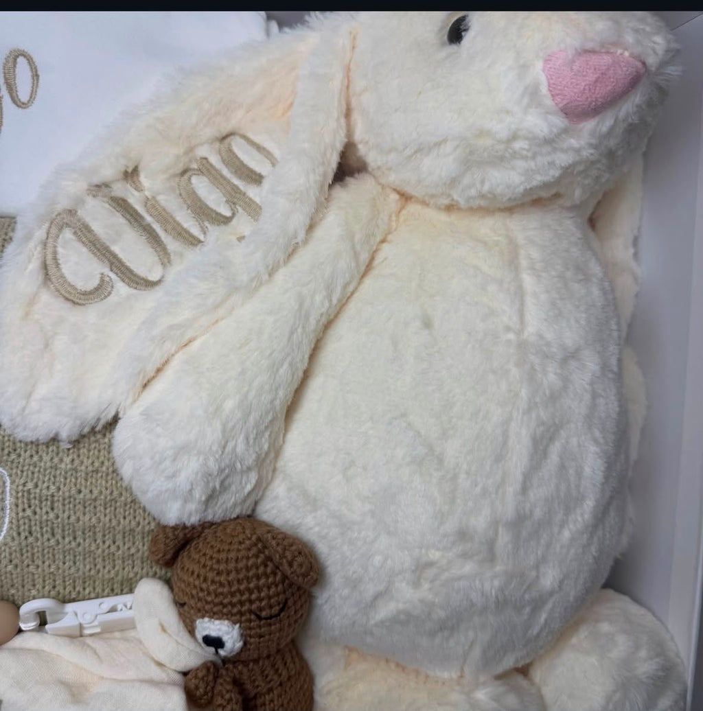 Personalized Baby Gift Set | Neutral Embroidery & Accessories